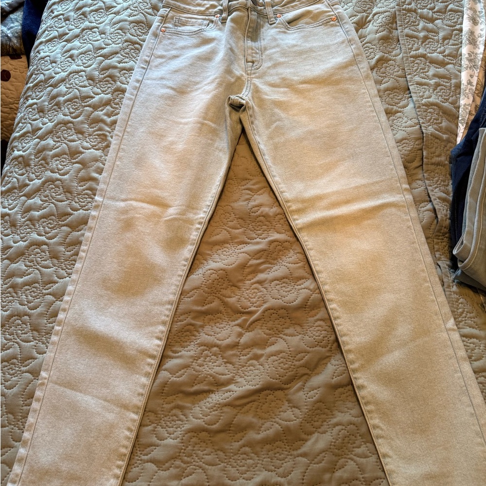 Stylish Beige Skinny Jeans for Women size 4
